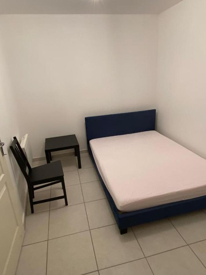 Petit Appartement Calme En Plein Centre Du Village De Ribiers Esterno foto